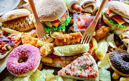 alimentos gordurosos empilhados-alimentação saudável-Assaí Atacadista