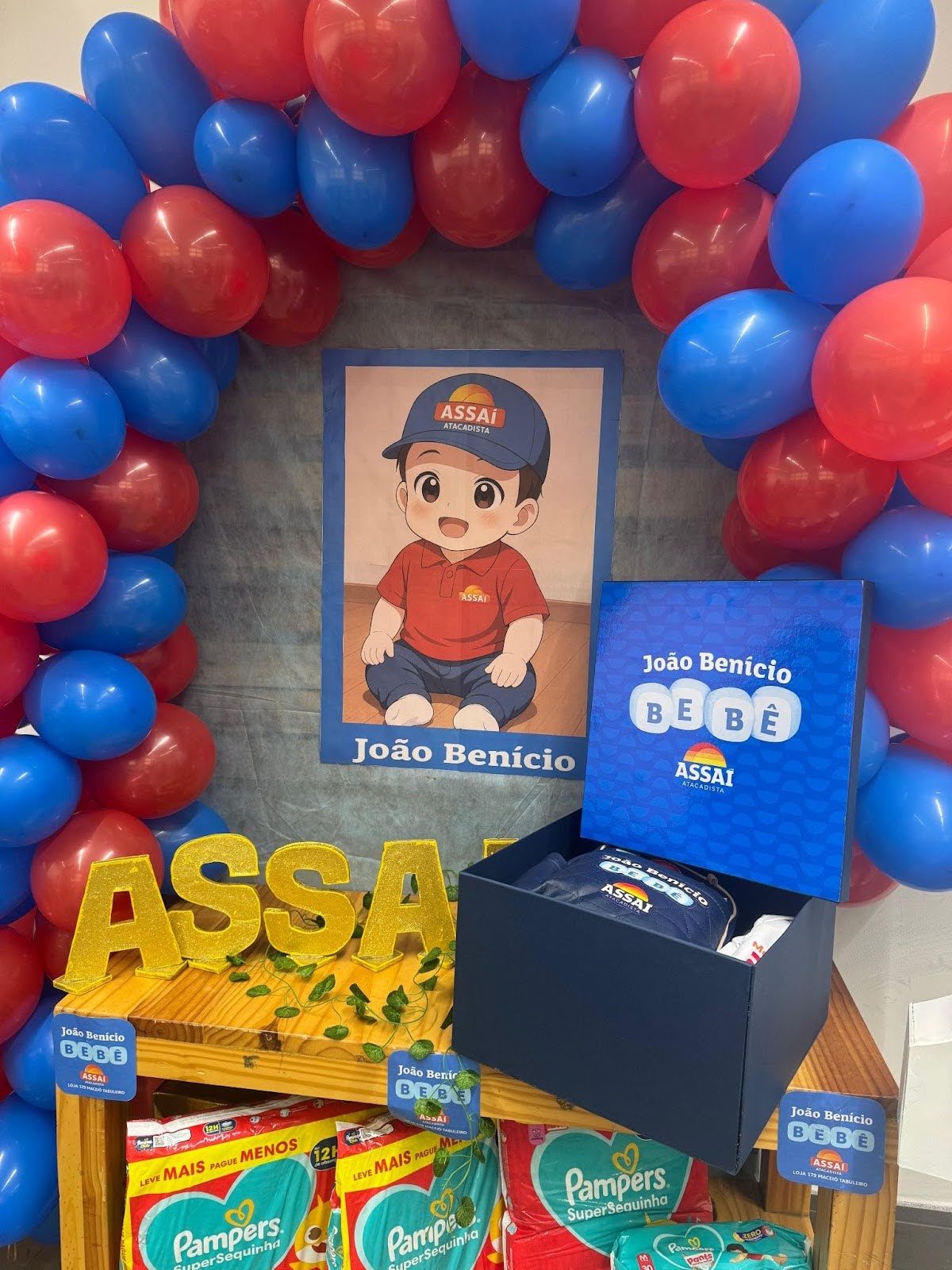bexigas com uma mesa decorada - bebê Assaí Atacadista