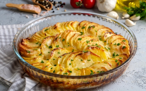 forma redonda com batata gratinada - receitas de Páscoa - Assaí Atacadista
