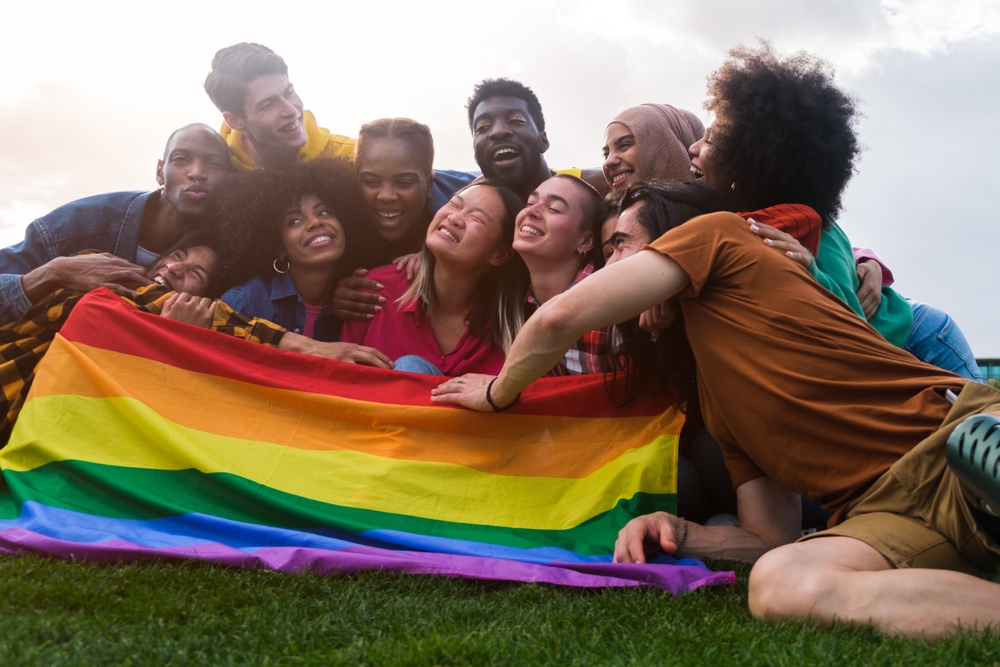 jovens queer felizes - festa inclusiva - Assaí Atacadista