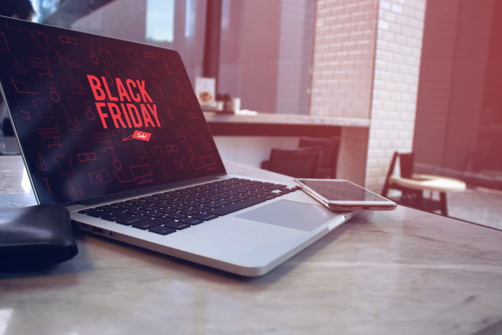 notebook com banner da Black Friday para negócios - Assaí Atacadista