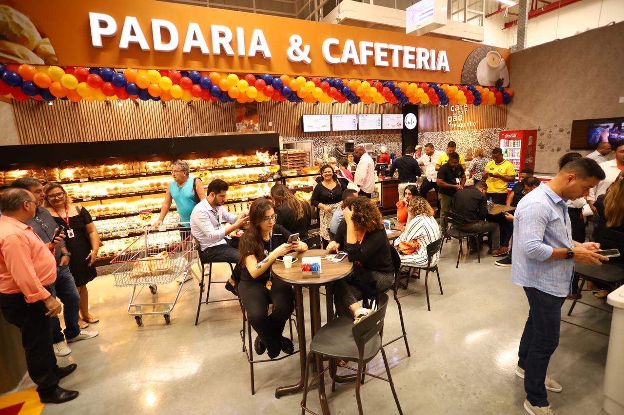 a padaria e cafeteria do Assaí Atacadista - loja de Sergipe - serviços do Assaí Atacadista