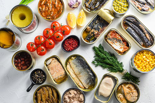 peixes enlatados e outros ingredientes frescos - cardápio de Páscoa - Assaí Atacadista