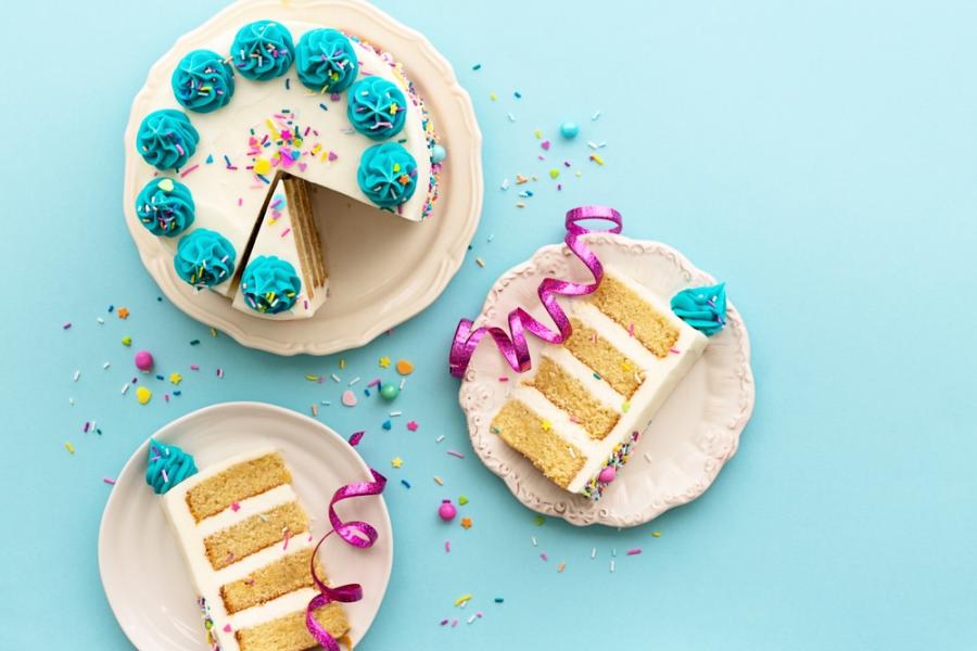 bolo de aniversário - aniversário festa em dobro assaí atacadista