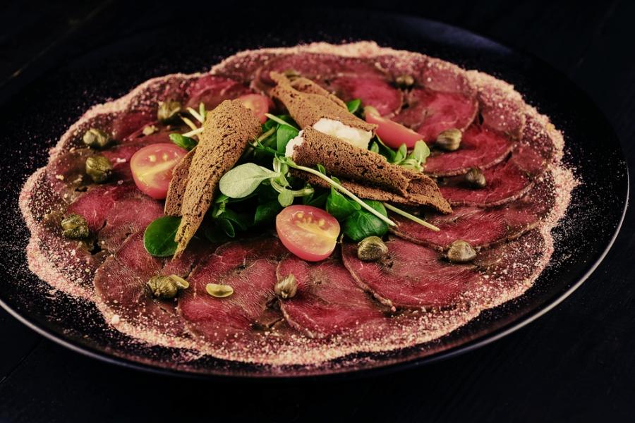 prato preto com receita de carpaccio - receitas sofisticadas - Assaí Atacadista