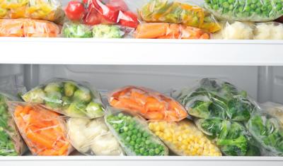 legumes e verduras em um pacote transparente congeladas - congelar - Assaí Atacadista