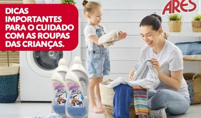 Família cuidando das roupas com Lava-Roupas Líquido Ares - Assaí Atacadista