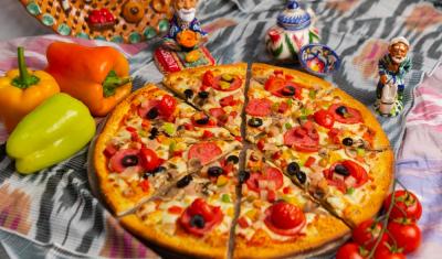 pizza com vegetais e tomates - Assaí Atacadista