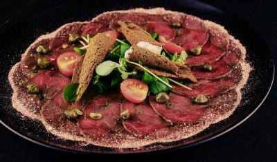 prato preto com receita de carpaccio - receitas sofisticadas - Assaí Atacadista